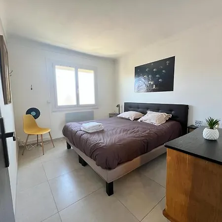 Roussillon Avec Terrasse Apartament *