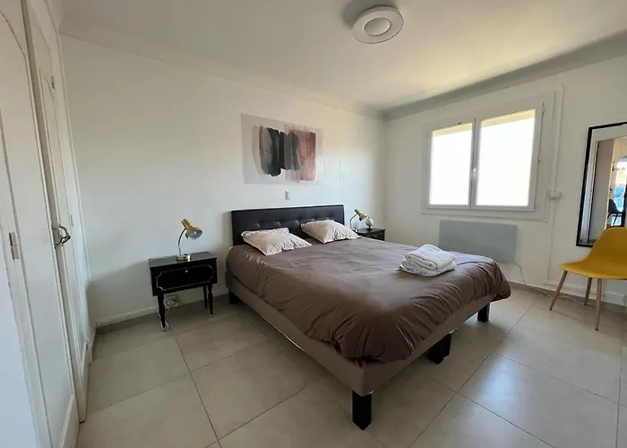 Roussillon Avec Terrasse Apartment